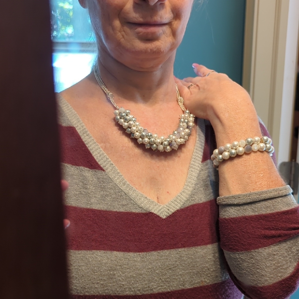 Elegant Pearl Necklace and Bracelet Set